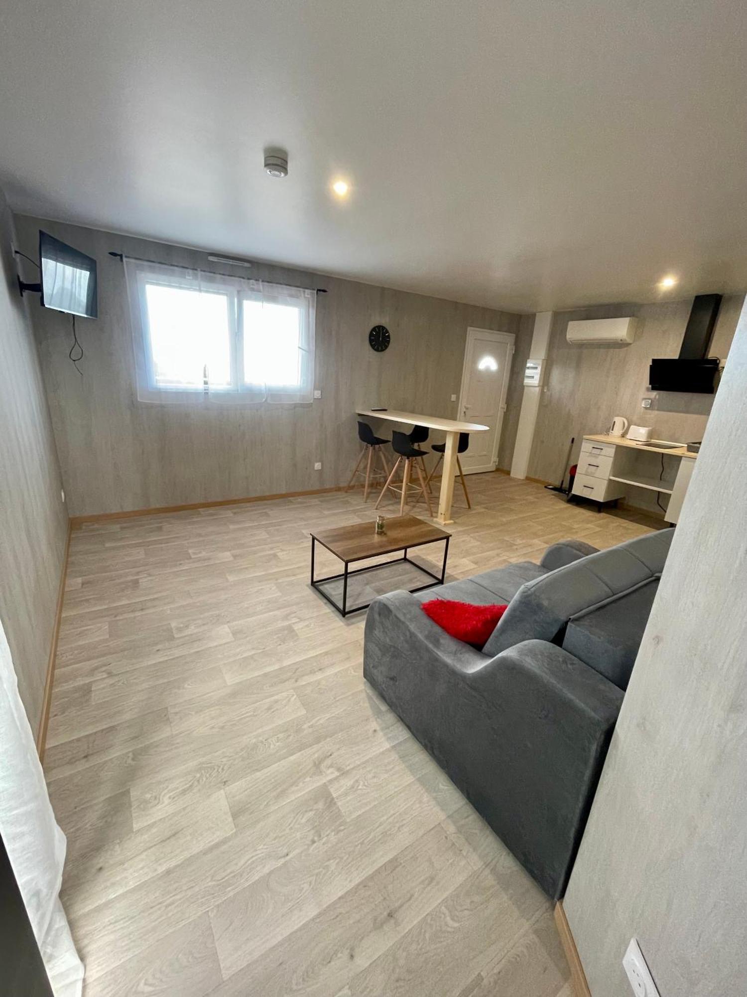 - Location Saisonniere Apartment *