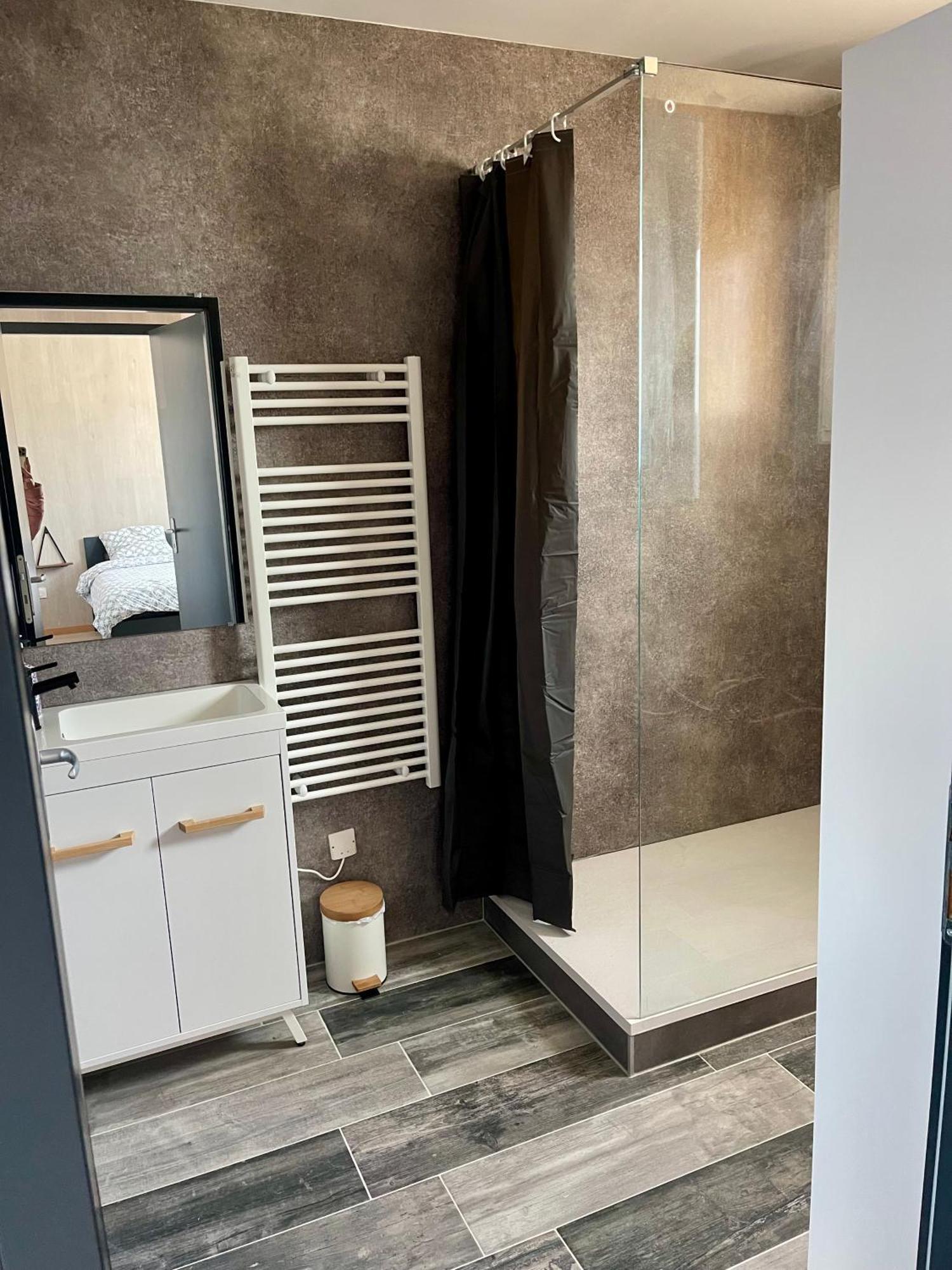 - Location Saisonniere Apartment *